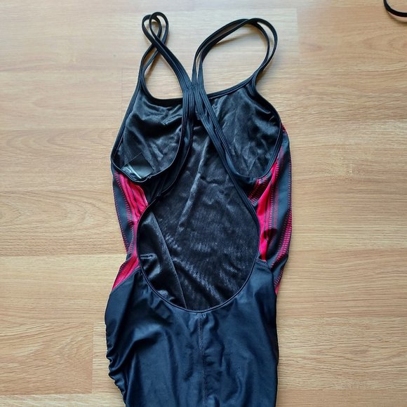 Ladies Nike One Piece Swimsuit - Picture 6 of 6